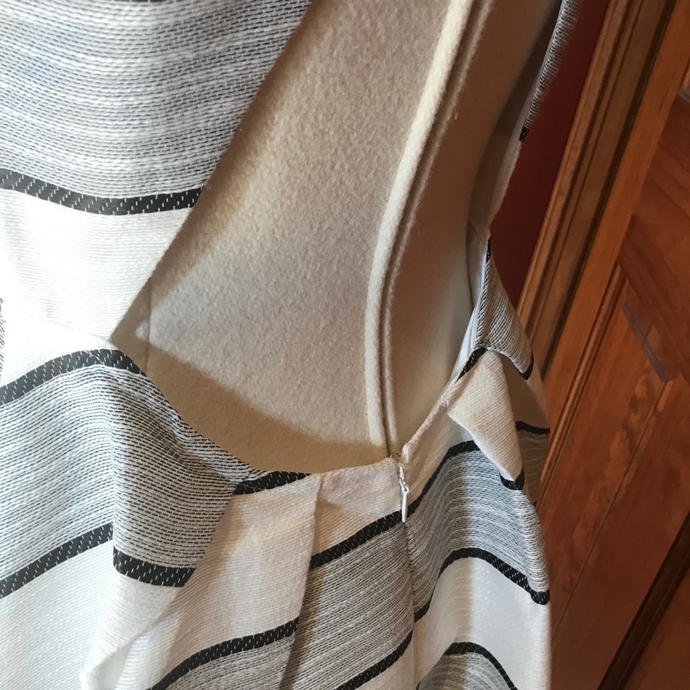 HOST PICK! NWOT. Gray/ White Dress - Picture 10 of 16